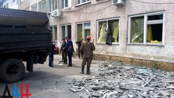 Сводка от МО ДНР 10 июня 2016 года. Укрофашисты более 3,5 тысячи раз обстреляли ДНР, повреждено 77 домостроений, погибли пять человек, 21 ранены Сводка от МО ДНР 10 июня 2016 года. Укрофашисты более 3,5 тысячи раз обстреляли ДНР, повреждено 77 домостроений, погибли пять человек, 21 ранены