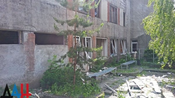 Сводка от МО ДНР 10 июня 2016 года. Укрофашисты более 3,5 тысячи раз обстреляли ДНР, повреждено 77 домостроений, погибли пять человек, 21 ранены Сводка от МО ДНР 10 июня 2016 года. Укрофашисты более 3,5 тысячи раз обстреляли ДНР, повреждено 77 домостроений, погибли пять человек, 21 ранены