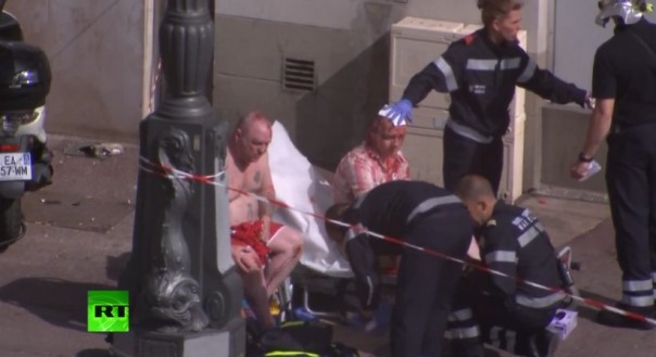 Беспорядки в Марселе: английские болельщики забросали бутылками автобус с россиянами Беспорядки в Марселе: английские болельщики забросали бутылками автобус с россиянами