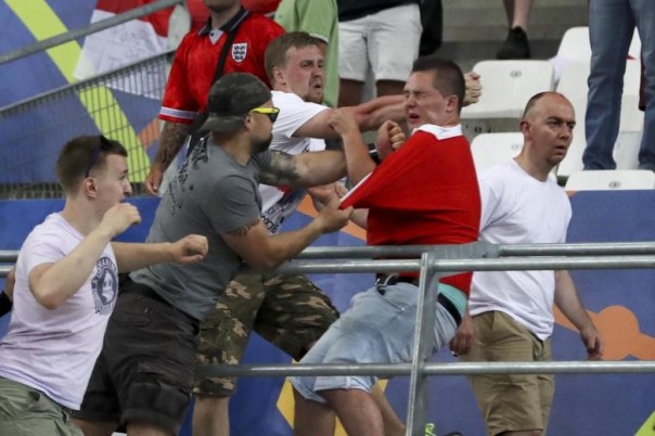 Увидел наш гол. Эдуард Лимонов Увидел наш гол. Эдуард Лимонов