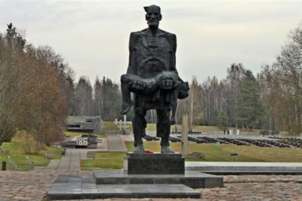 Земля Иуд: Бронзовый кузнец с мёртвым ребёнком на руках. Дмитрий Дзыговбродский