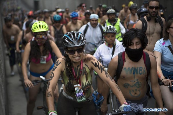 Сотни голых велосипедистов проехали по улицам Лондона 18+ Сотни голых велосипедистов проехали по улицам Лондона 18+