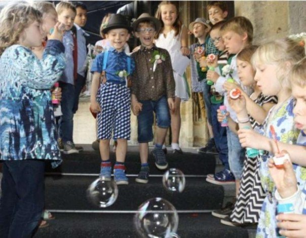 Новая реальность западной школы: «свадьба» двух мальчиков, как часть обучения