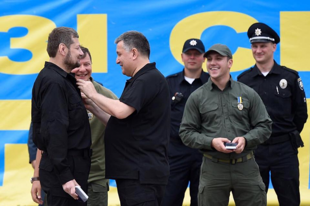Ради аваковской медальки свиноподобный Мосийчук похудел на половину Ради аваковской медальки свиноподобный Мосийчук похудел на половину