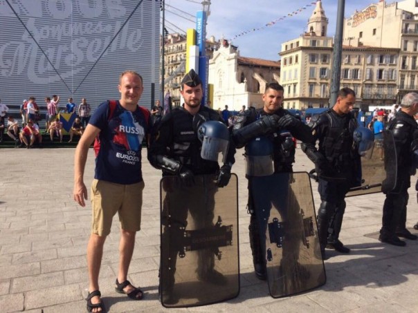 Три дня пьяные в дым англичане разносили Марсель… Очевидцы: «Русские в Марселе сделали всю работу за полицейских!» Три дня пьяные в дым англичане разносили Марсель… Очевидцы: «Русские в Марселе сделали всю работу за полицейских!»