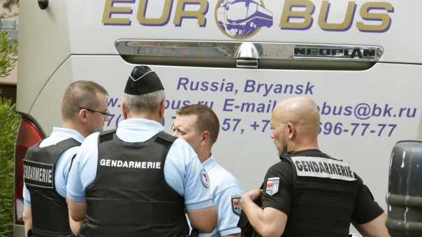 Лавров направил послание главе МИД Франции в связи с задержанием российских болельщиков