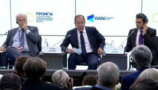 Лавров попросил Керри потерпеть