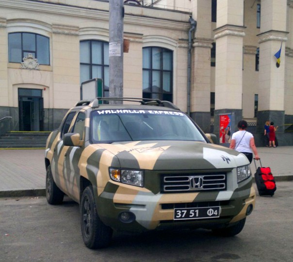 Эсэсовское лицо МВД Украины: Что делают евреи в автомобиле с символикой SS?