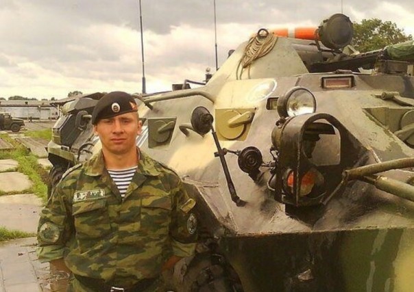 Российский военнослужащий погиб в Сирии при подрыве террориста-смертника Российский военнослужащий погиб в Сирии при подрыве террориста-смертника