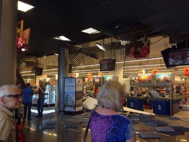 Во Львове на посетителей рухнул потолок