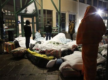 Семью выбрасывают из дома, потому что беженцам нужно жилье