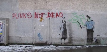 'Шарик' — крымский Бэнкси, поднимающий в своих граффити серьёзные социальные проблемы