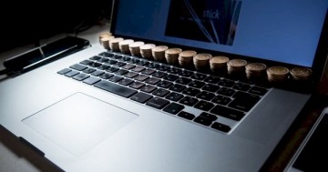 Если ноутбук перегревается, срочно ищите мелочь по карманам