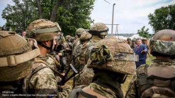 Порошенко успокоил украинцев: предотвращены сотни терактов