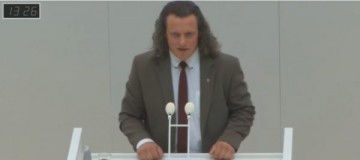 Толерантный абсурд. Немецкий парламентарий с трибуны зачитал 50 разновидностей пола в качестве протеста