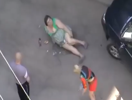 Простой обычный еуропейский город и люди которые его населяют