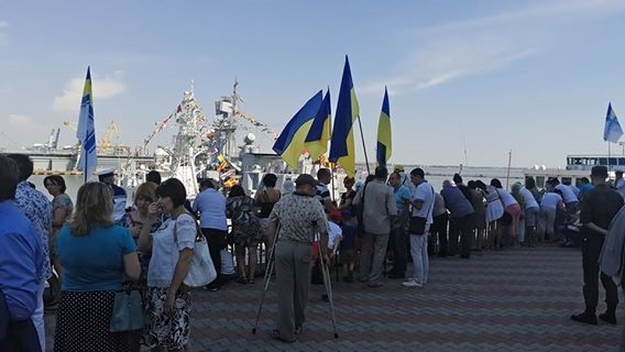Смотри, Севастополь! И удавись от зависти!