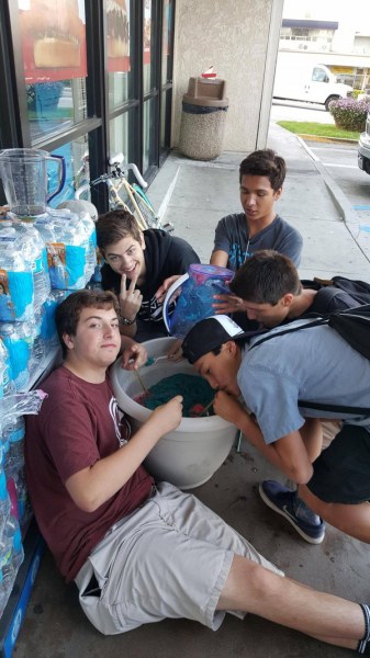 Кто во что горазд: в США люди набирали любимый напиток в унитаз, лишь бы унести домой Кто во что горазд: в США люди набирали любимый напиток в унитаз, лишь бы унести домой