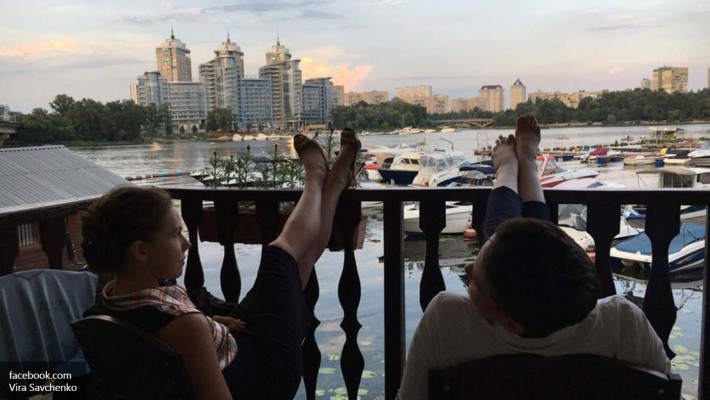 Босая Савченко похвасталась шикарным отдыхом в яхт-клубе