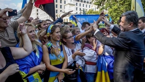 Украинцам следует поскорее забыть “общество спектакля”. 112 UA, Украина
