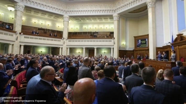 Депутаты Рады устали драться и продолжают бунтовать сидя Депутаты Рады устали драться и продолжают бунтовать сидя