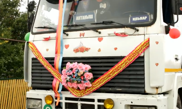 Видео со свадьбы дальнобойщика стало хитом в соцсетях
