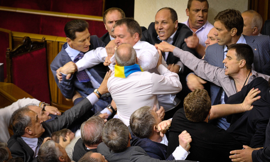 Депутаты Рады обнаружили в своих проблемах «след Кремля» Депутаты Рады обнаружили в своих проблемах «след Кремля»