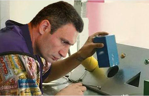 Доверили педалику подарок канадцам подготовить... получите украинский авангардизм Доверили педалику подарок канадцам подготовить... получите украинский авангардизм