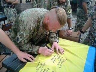 В Киеве жестоко избили боевика «Правого сектора», воевавшего в Донбассе В Киеве жестоко избили боевика «Правого сектора», воевавшего в Донбассе