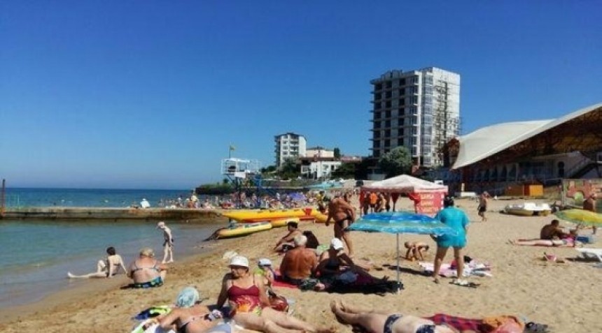 Зарубежные туристы прибывают в Крым семьями несмотря ни на что Зарубежные туристы прибывают в Крым семьями несмотря ни на что