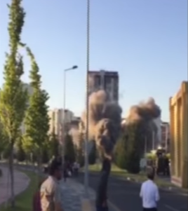 Мятежники нанесли серию авиаударов по резиденции Эрдогана в Анкаре