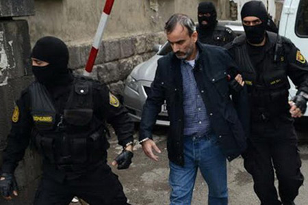 Горячие армянские парни захватили райотдел полиции в Ереване. Есть заложники