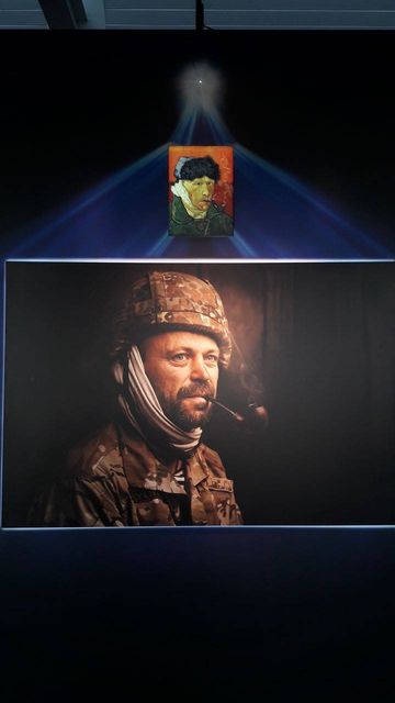 Пародия на "Тайную вечерю" работы потомка карателя Бабьего Яра встречает прилетающих в Борисполь Пародия на "Тайную вечерю" работы потомка карателя Бабьего Яра встречает прилетающих в Борисполь