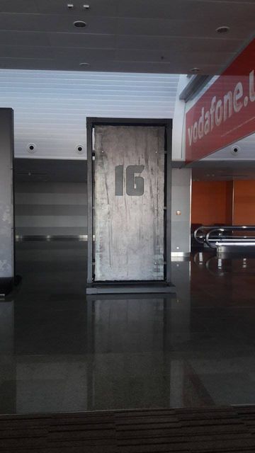 Пародия на "Тайную вечерю" работы потомка карателя Бабьего Яра встречает прилетающих в Борисполь Пародия на "Тайную вечерю" работы потомка карателя Бабьего Яра встречает прилетающих в Борисполь