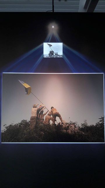 Пародия на "Тайную вечерю" работы потомка карателя Бабьего Яра встречает прилетающих в Борисполь Пародия на "Тайную вечерю" работы потомка карателя Бабьего Яра встречает прилетающих в Борисполь