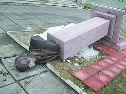 Зрада. В польском Сейме требуют от Киева начать снос памятников бандеровцам