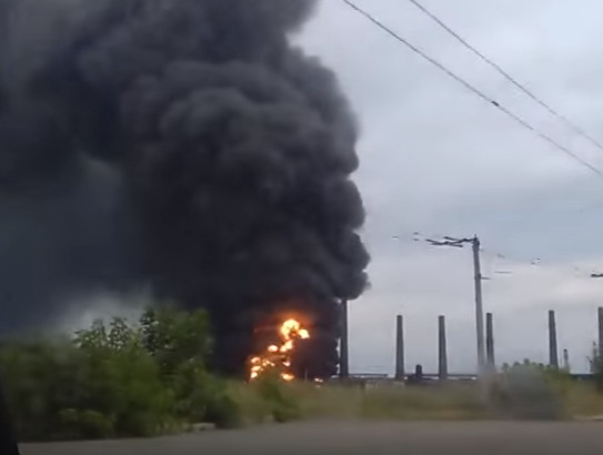 На территории Алчевского металлургического комбината пожар