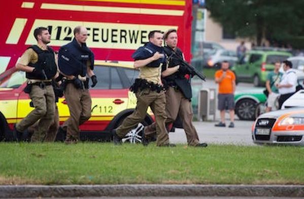 10 «незаметно убитых» и 27 «почти не раненых» 10 «незаметно убитых» и 27 «почти не раненых»