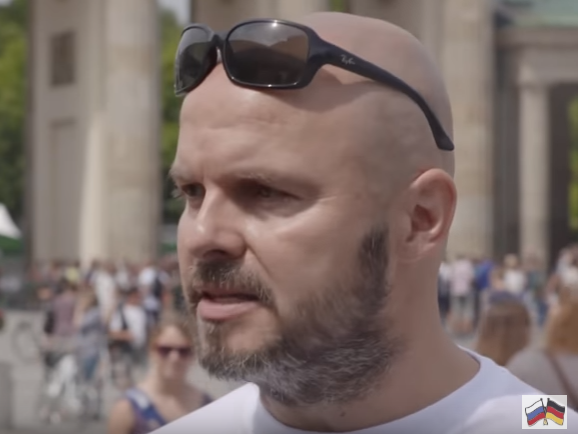 Рассерженный немец и с ним 250 немцев едут в Россию с миром!