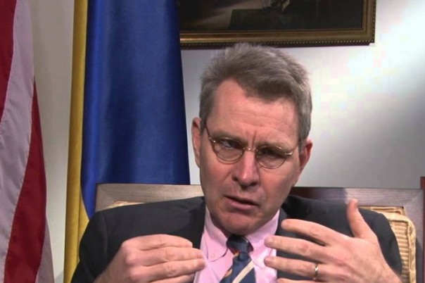 Троллинг американского посла, или медицинский случай?