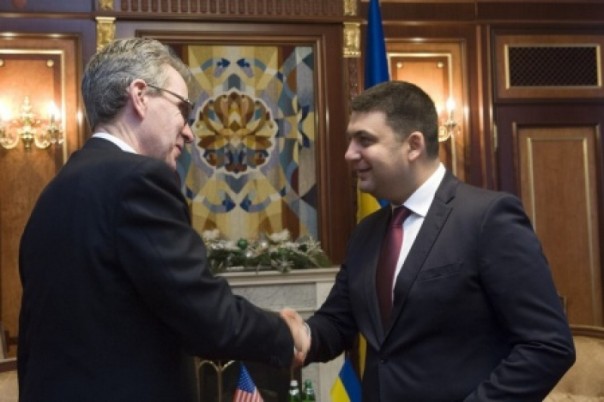 США похвалили премьера Гройсмана за геноцид украинцев 