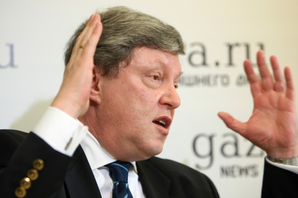 Явлинский, смотри не надорвись, перепрыгивая барьер