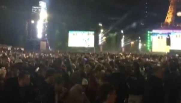 Взрыв петарды в фан-зоне у Эйфелевой башни спровоцировал панику