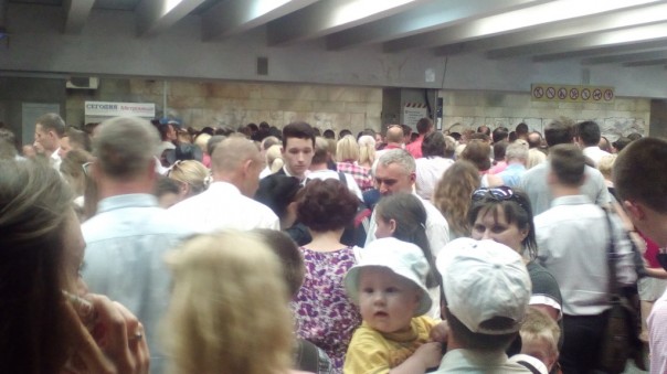 Религиозные фанатики захватили столицу Украины (фото) Религиозные фанатики захватили столицу Украины (фото)