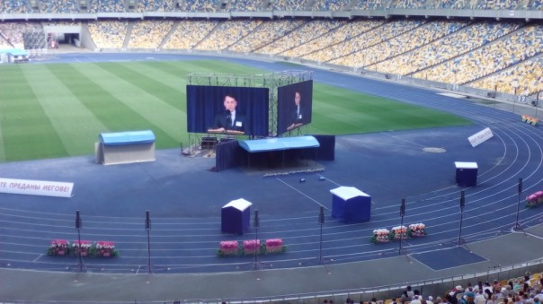 Религиозные фанатики захватили столицу Украины (фото) Религиозные фанатики захватили столицу Украины (фото)