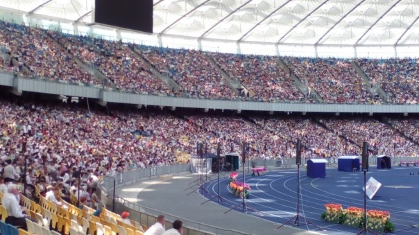 Религиозные фанатики захватили столицу Украины (фото) Религиозные фанатики захватили столицу Украины (фото)