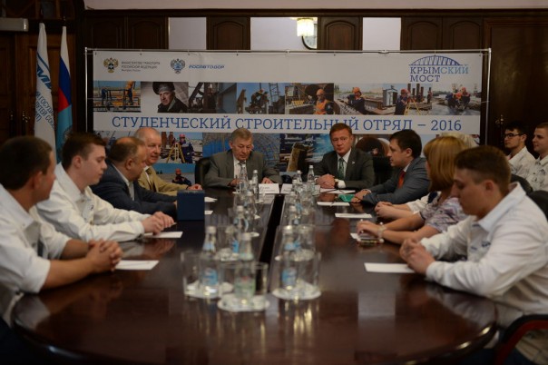 Киностудия "МосТфильм" представляет: Студенческие стройотряды помогают возводить мост в Крым Киностудия "МосТфильм" представляет: Студенческие стройотряды помогают возводить мост в Крым