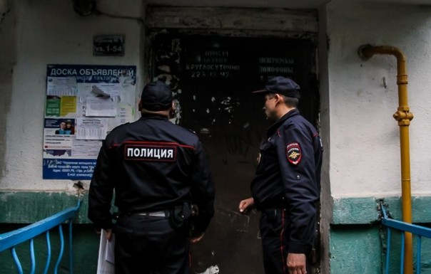 Звонят в дверь: «Откройте, полиция!» Что делать?