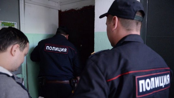 Звонят в дверь: «Откройте, полиция!» Что делать?
