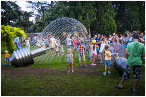 В Ялте установили памятник блэкауту В Ялте установили памятник блэкауту
